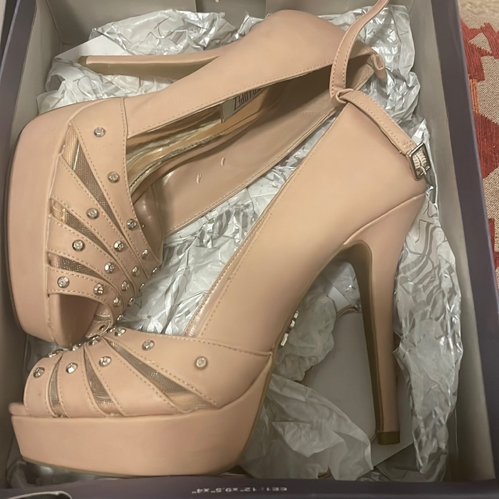 Jennifer Lopez high heels